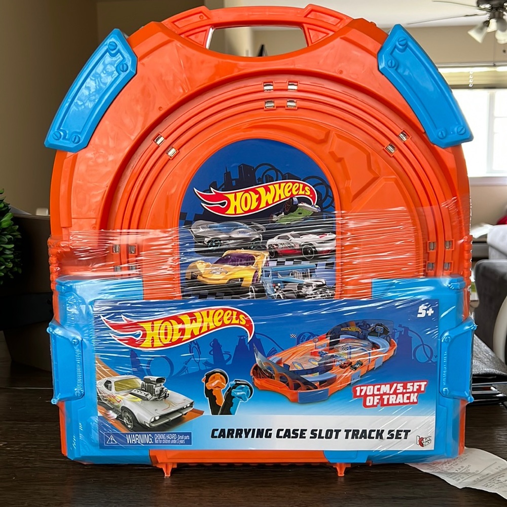 Hot Wheels Carrying case slot track set